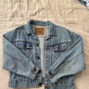 VINTAGE LEVI LIGHT DENIM JACKET (M)
